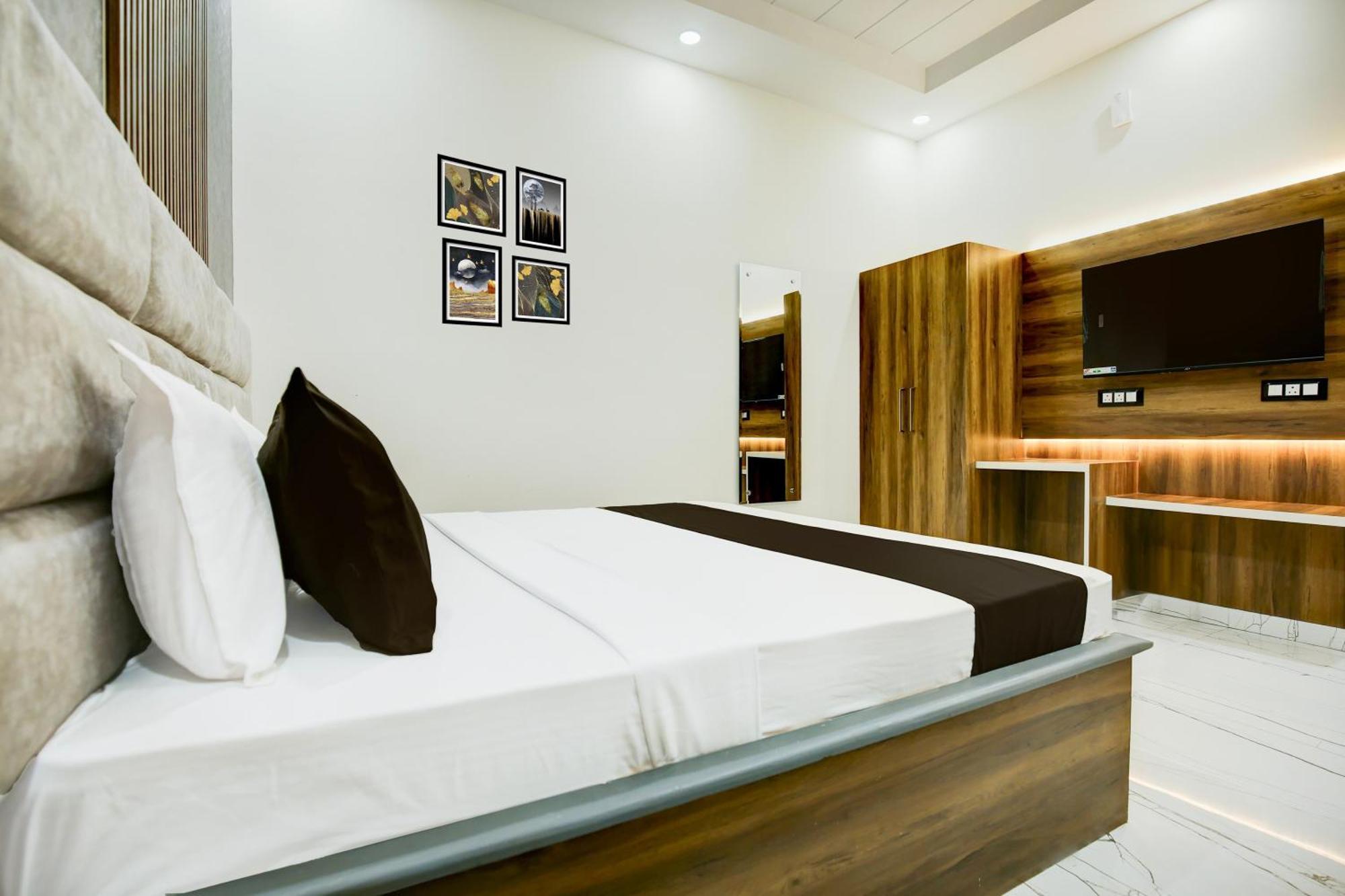 Hotel O Platinum Zirakpur ภายนอก รูปภาพ